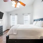 3br Lakefront In With Bbq & Hot Tub *