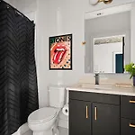 Modern Townhouse Near Vandy And Parthenon Holiday home