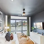 Bourbon Street Blues-odyssey-pool&gym-mins 2 Broadway Holiday home Nashville