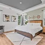 Holiday home New Modern 4br Extended - Fully Equipped - Workspace - Parking *