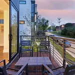 Holiday home 9th Avenue By Avantstay