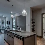 The Houston Flat - Monthly Furnished Rental! By Local Holiday home Nashville
