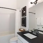 New Build Sleeps 12 2 Modern Design Near Downtown Holiday home