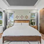 New Modern 4br Extended - Fully Equipped - Workspace - Parking