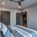 The Houston Flat - Monthly Furnished Rental! By Local *