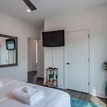 The East Side Vibe By Local Holiday home