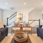 The Gibson By Local Holiday home *