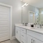 Downtown Stunner Holiday home