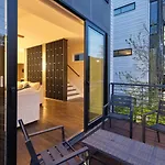 Holiday home 9th Avenue By Avantstay