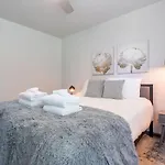 Holiday home The Good Vibes By Local