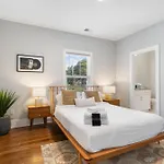 Downtown Stunner Holiday home