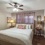 The Graycroft By Local Holiday home