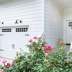 The Alabaster By Local Holiday home *