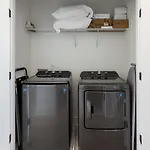 New Build Sleeps 12 2 Modern Design Near Downtown Holiday home