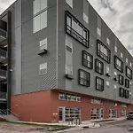 The Houston Flat - Monthly Furnished Rental! By Stay Local Nashville