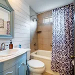 3br Lakefront In With Bbq & Hot Tub Holiday home