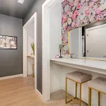 Hyve - Neon Lights - Pool & Gym - Walk To Broadway