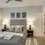 The Rooftop Retreat By Local Holiday home