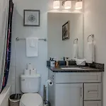 The East Side Vibe By Local Holiday home