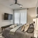 The Rooftop Retreat By Local Holiday home Nashville
