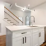 The Alabaster By Local Holiday home