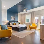 Cashs Speakeasy By Local Holiday home