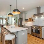 Nash - The Nash - 757ab Lynwood Ave *
