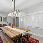 Holiday home Spacious Modern Ranch 5 Miles To Downtown *