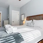 The Essex By Local Holiday home *
