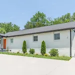 The Good Vibes By Local Holiday home *