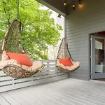 Holiday home Ladies Lounge By Local *
