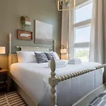 Fern Village By Local Holiday home *