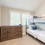 Large East With Game Sleeps 12 Holiday home Nashville