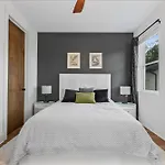 Holiday home New Modern 4br Extended - Fully Equipped - Workspace - Parking *