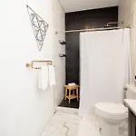 Broadway Breeze Escape Modern Nashville Comfort Holiday home *