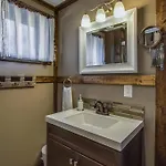 The Graycroft By Local Holiday home *