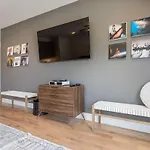 Holiday home The Jasmine On Wedgewood By Local Nashville