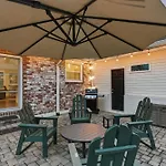 Spacious Modern Ranch 5 Miles To Downtown Holiday home *