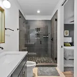 Holiday home New Modern 4br Extended - Fully Equipped - Workspace - Parking
