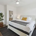 West End Oasis-new Building & Rooftop Views Holiday home Nashville