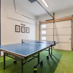 The Broadway Lounge By Local Holiday home Nashville