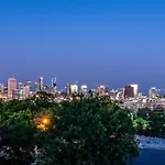 The Rooftop Retreat By Local Holiday home Nashville