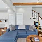 Speakeasy Game Room, Hot Tub, Fire Pit, King Bed - Close To Downtown Nashville
