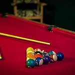 Speakeasy Game Room, Hot Tub, Fire Pit, King Bed - Close To Downtown