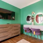 Ladies Lounge By Local Holiday home Nashville