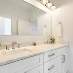 The Alabaster By Local Holiday home