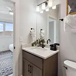 West End Oasis-new Building & Rooftop Views