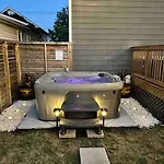 Speakeasy Game Room, Hot Tub, Fire Pit, King Bed - Close To Downtown Nashville