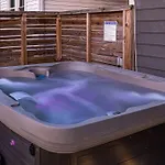 Speakeasy Game Room, Hot Tub, Fire Pit, King Bed - Close To Downtown