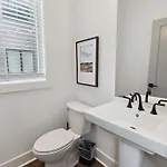 West End Oasis-new Building & Rooftop Views *